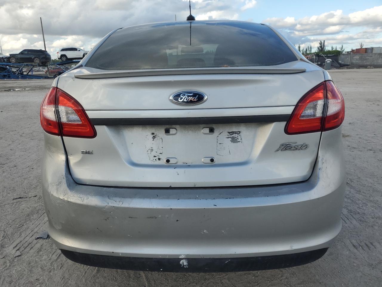 2013 FORD FIESTA SE - Фото 6