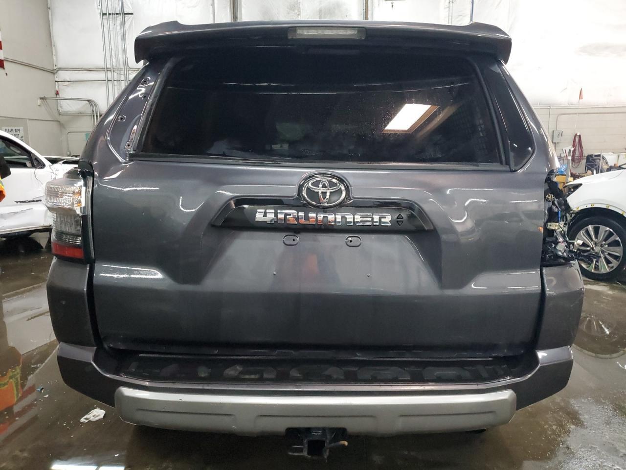 2022 TOYOTA 4RUNNER SR - Фото 6