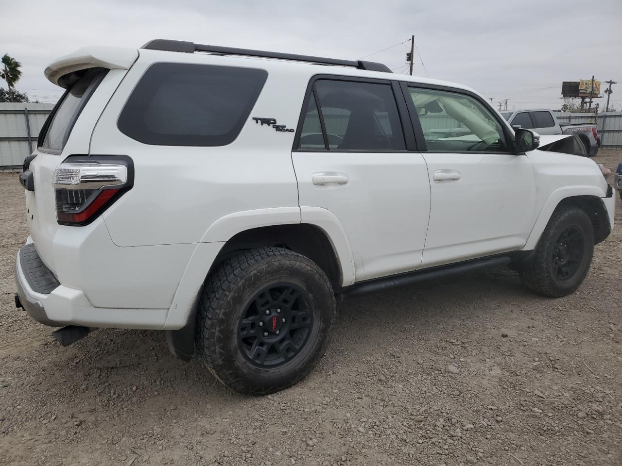 2022 TOYOTA 4RUNNER SR - Image 3