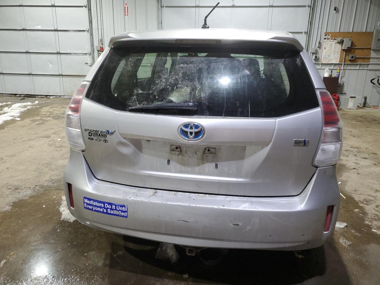 2017 TOYOTA PRIUS V - Image 6