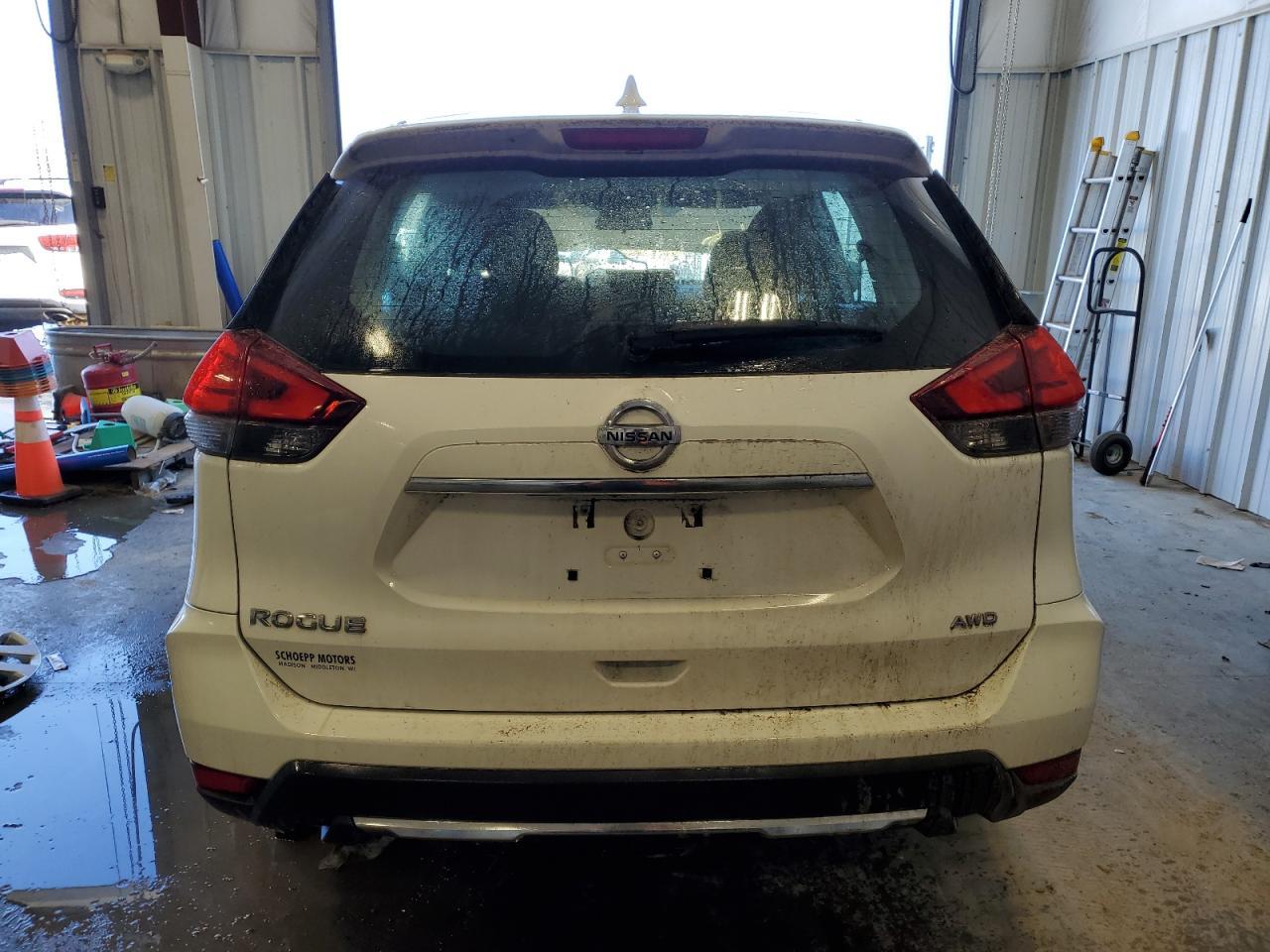 2017 NISSAN ROGUE SV - Фото 6