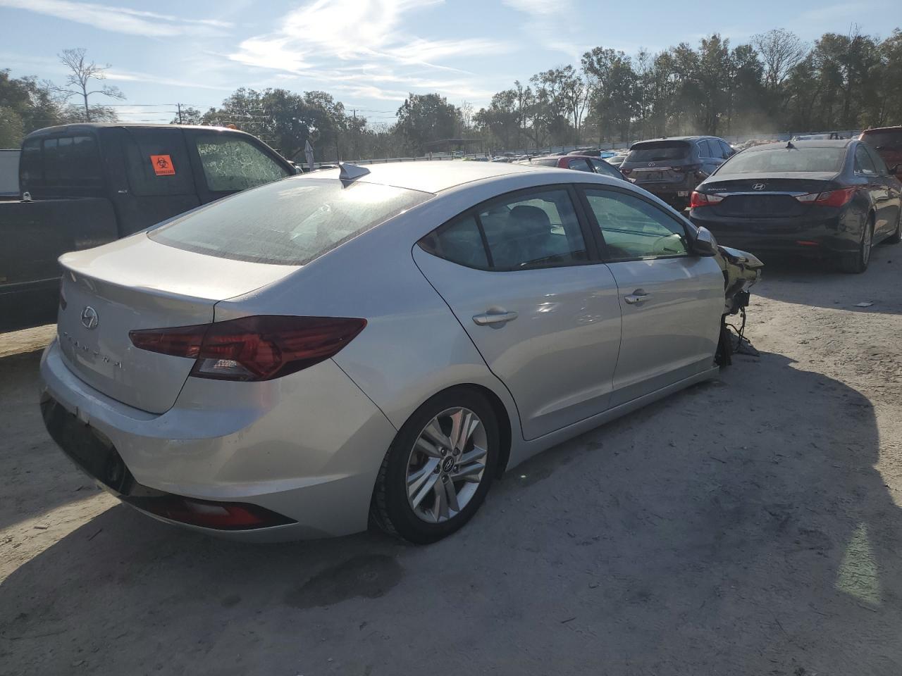 2019 HYUNDAI ELANTRA SE - Фото 3
