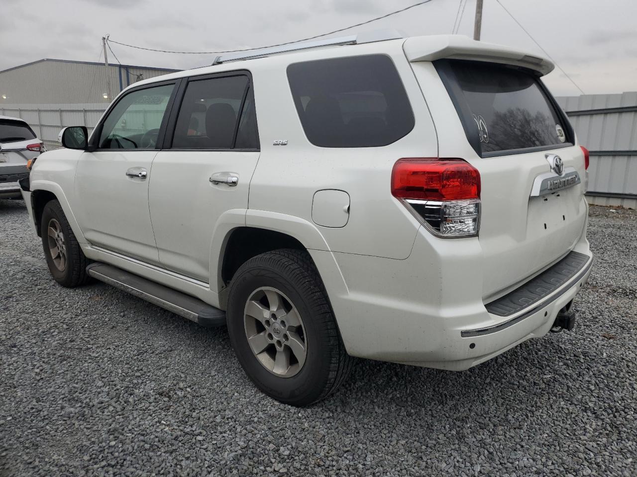 2011 TOYOTA 4RUNNER SR - Image 2