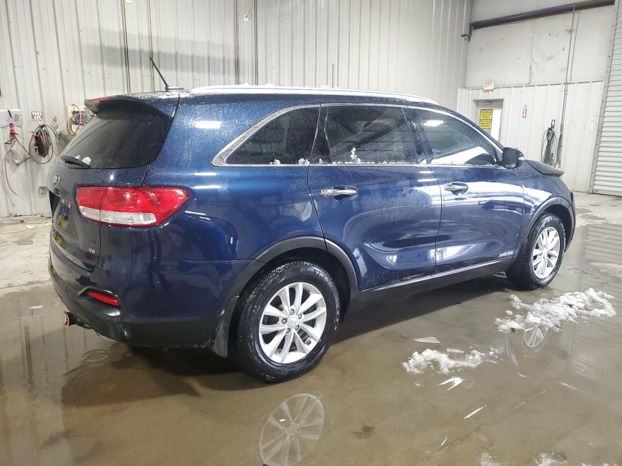 2017 KIA SORENTO LX - Image 3