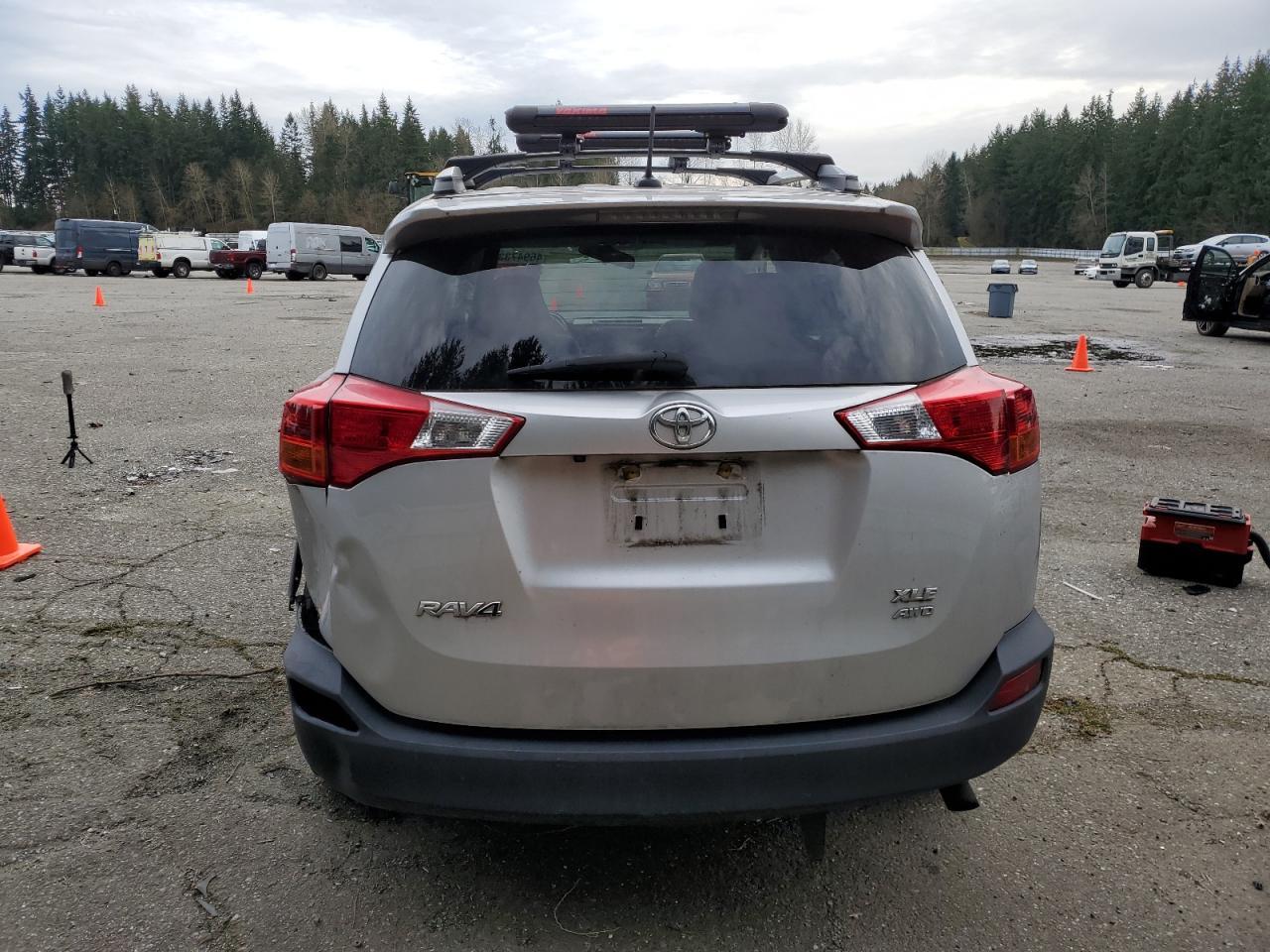 2015 TOYOTA RAV4 XLE - Фото 6