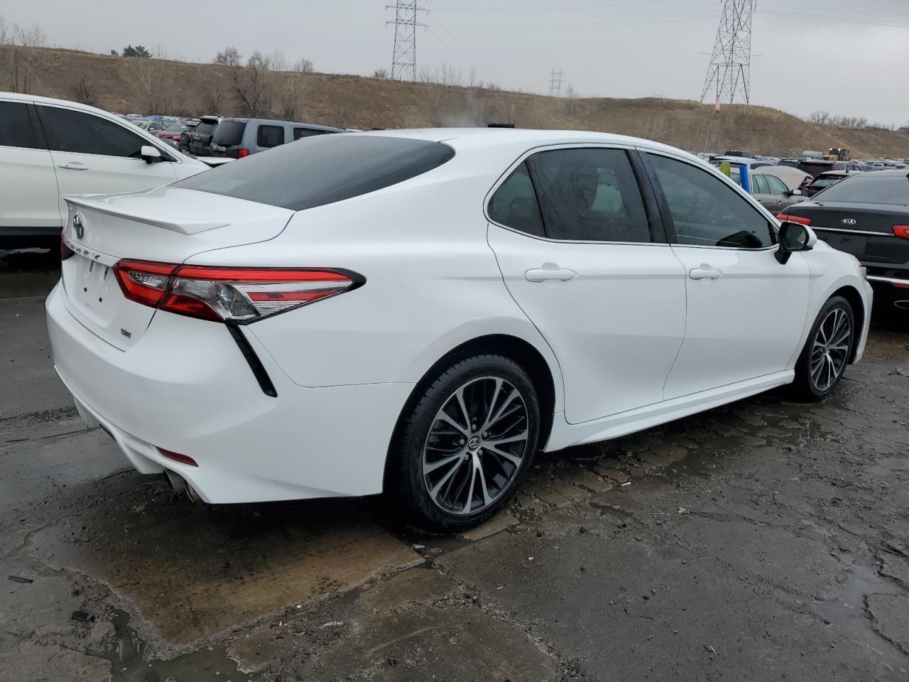 2018 TOYOTA CAMRY L - Фото 3