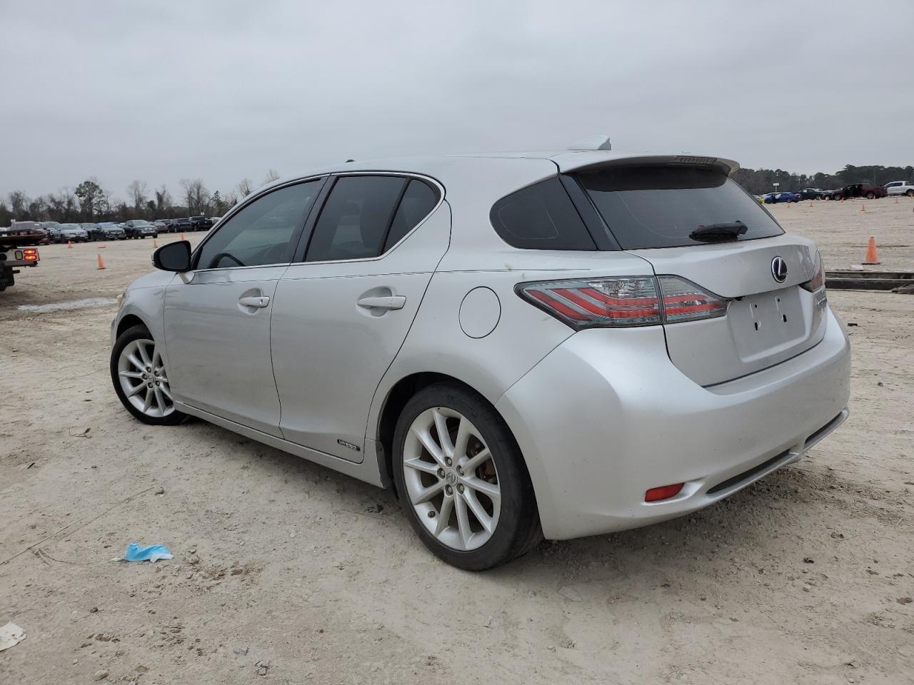 2011 LEXUS CT 200 - Фото 2