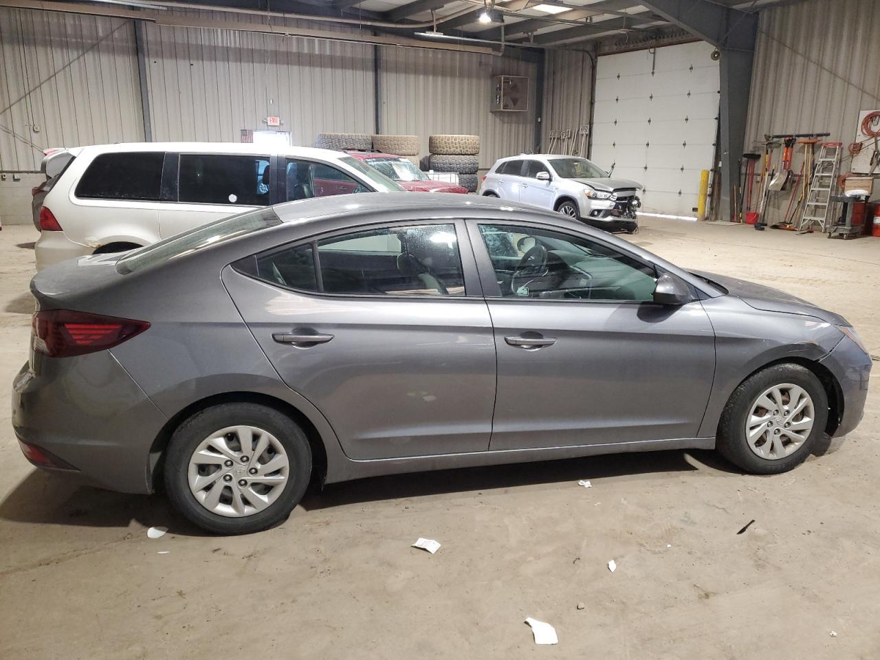 2019 HYUNDAI ELANTRA SE - Фото 3