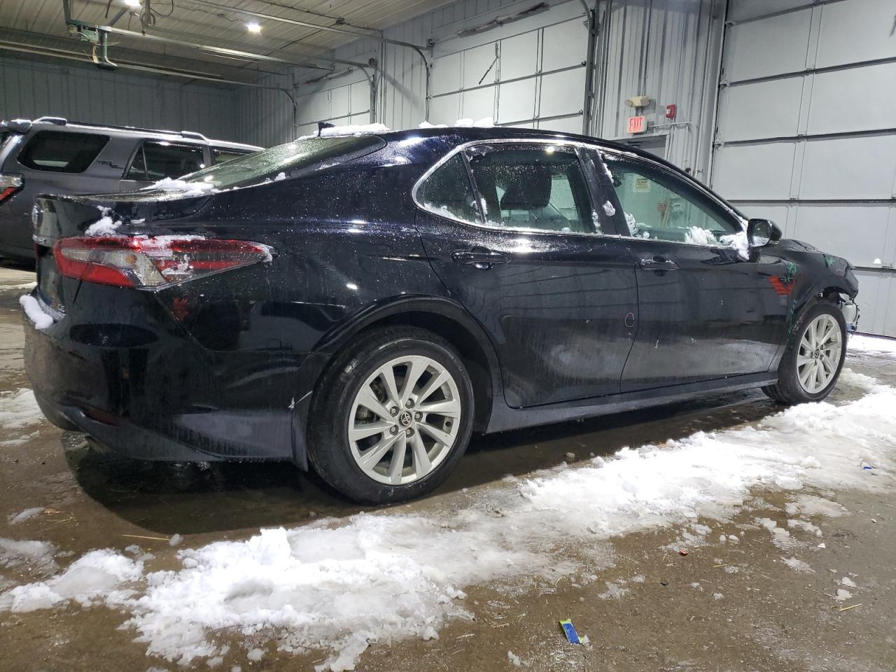 2023 TOYOTA CAMRY LE - Фото 3
