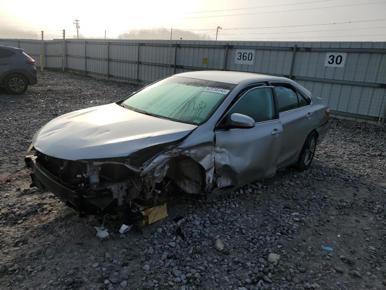 2016 TOYOTA CAMRY SE