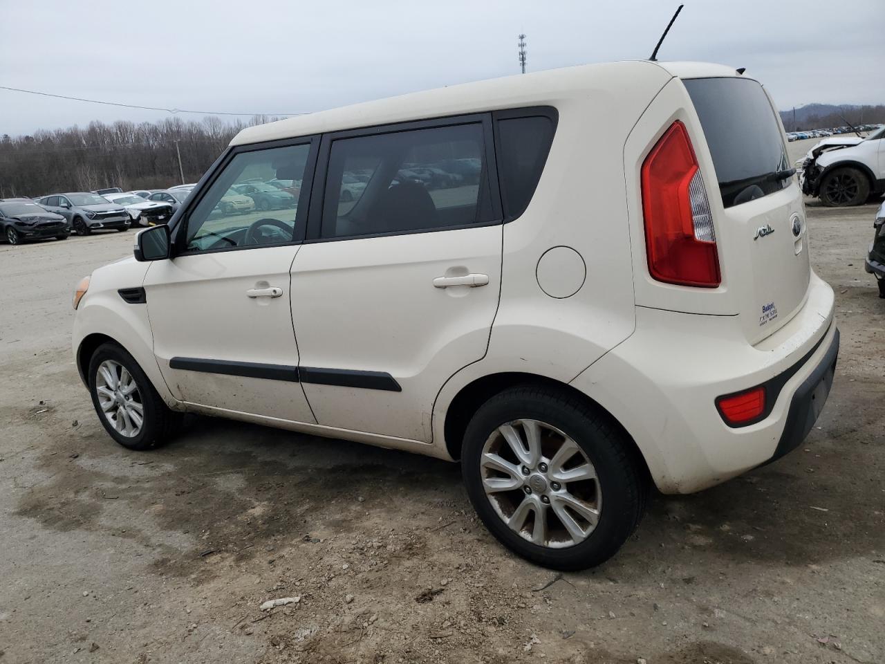2013 KIA SOUL + - Image 2