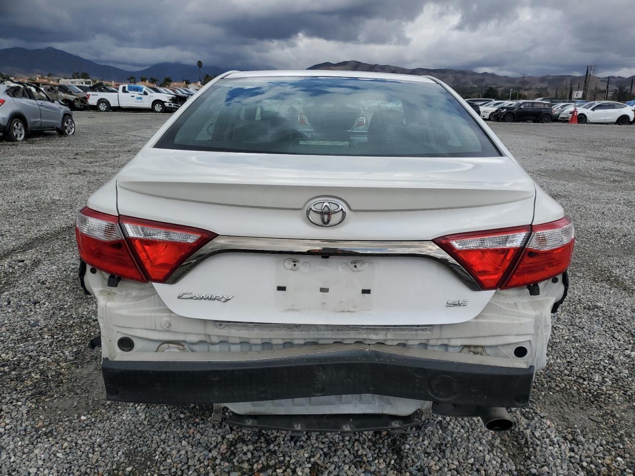 2016 TOYOTA CAMRY LE - Фото 6