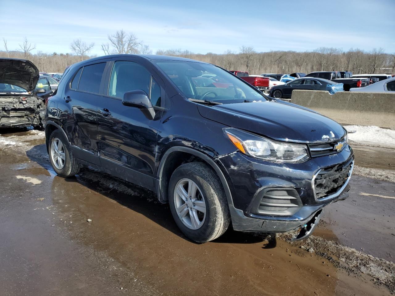 2021 CHEVROLET TRAX LS - Image 4