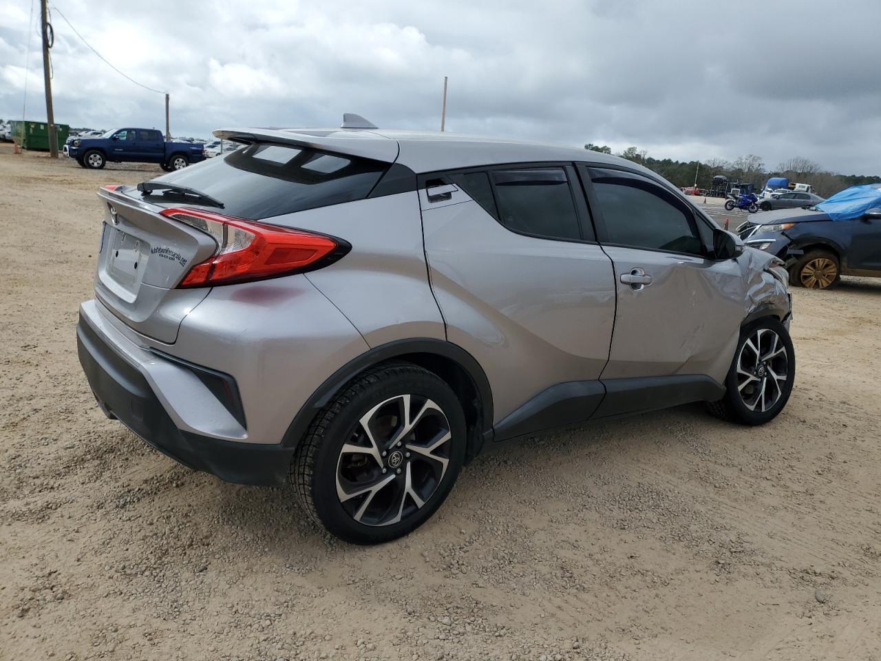 2018 TOYOTA C-HR XLE - Image 3