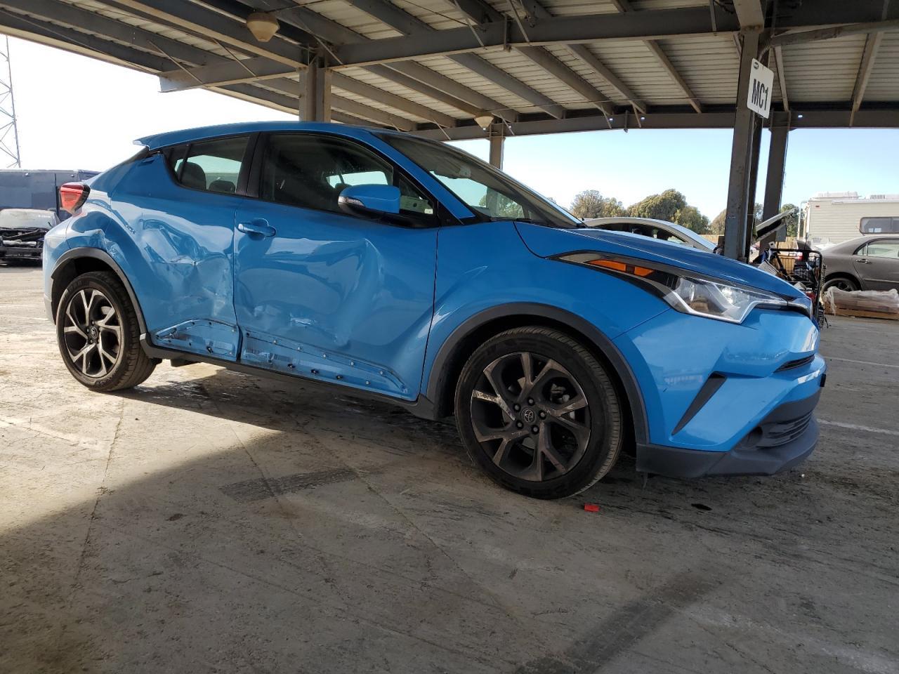 2019 TOYOTA C-HR XLE - Image 4