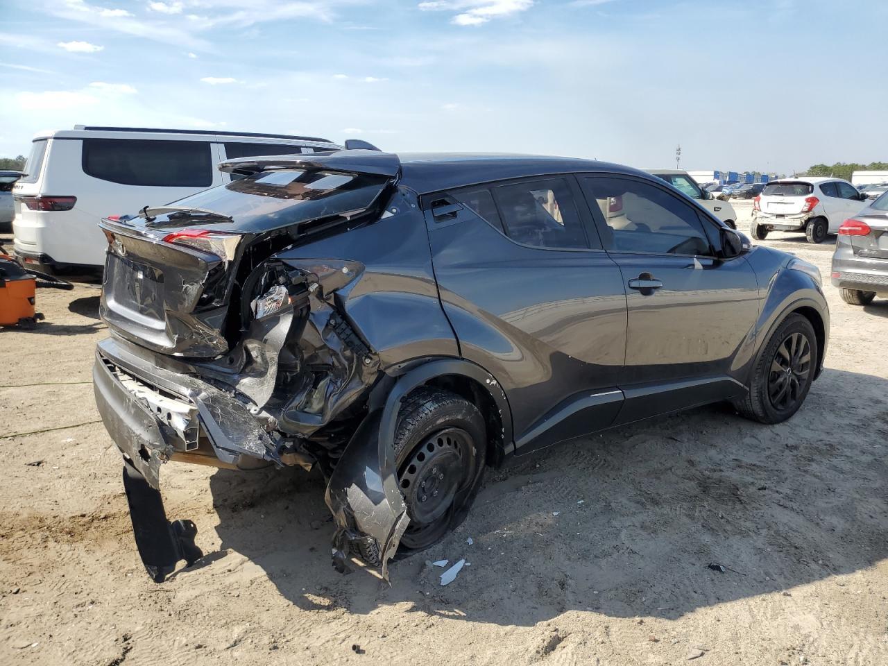 2021 TOYOTA C-HR XLE - Фото 3