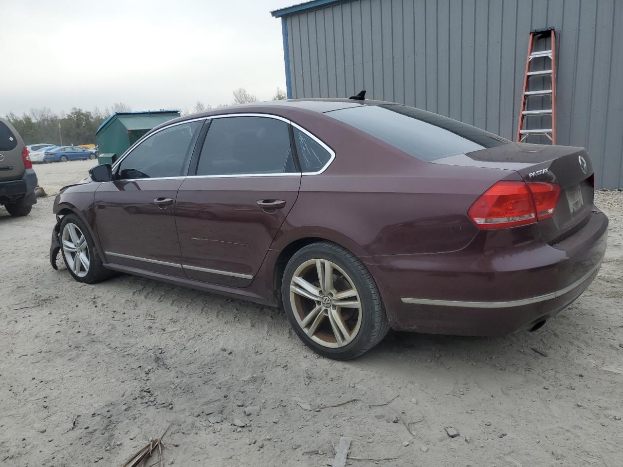 2014 VOLKSWAGEN PASSAT SEL - Фото 2