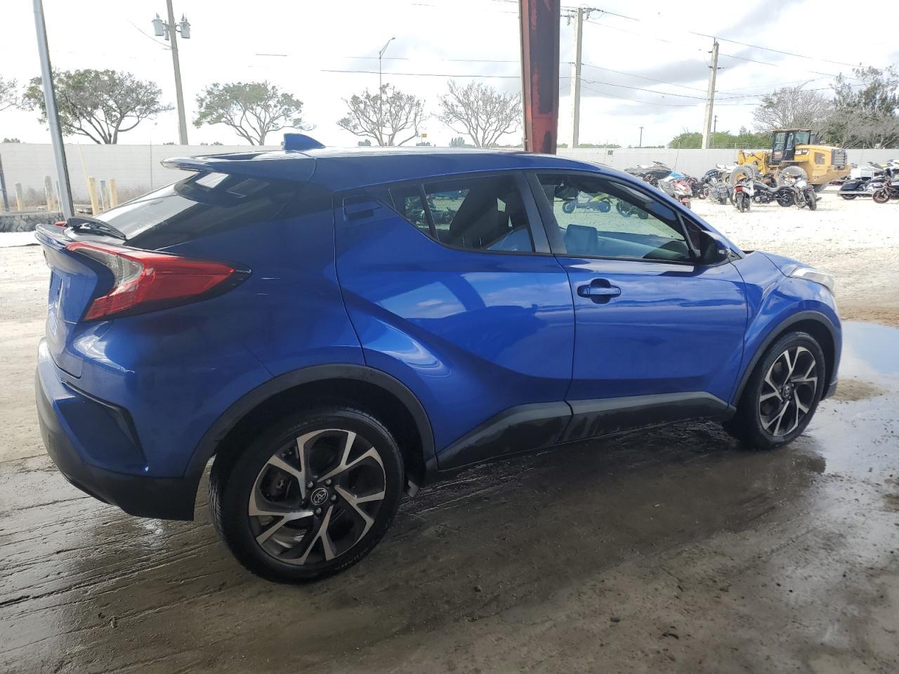 2019 TOYOTA C-HR XLE - Image 3