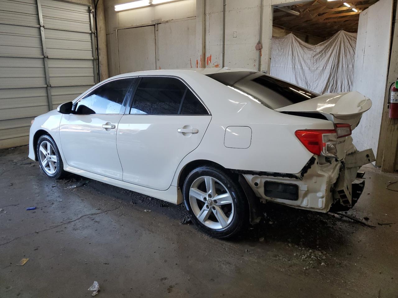 2012 TOYOTA CAMRY SE A - Фото 2