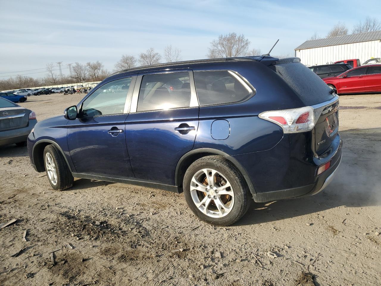 2015 MITSUBISHI OUTLANDER - Фото 2