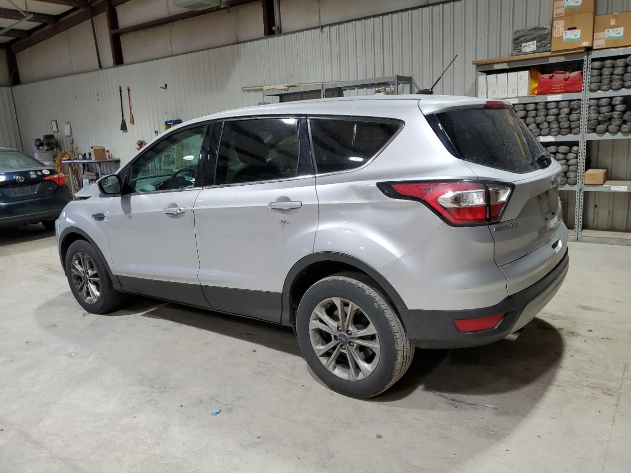 2017 FORD ESCAPE SE - Фото 2