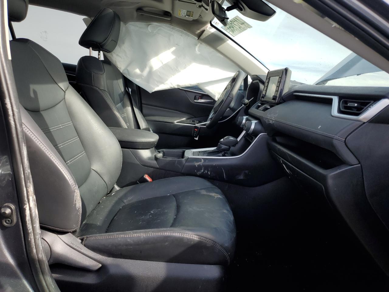 2019 TOYOTA RAV4 XLE P - Фото 7