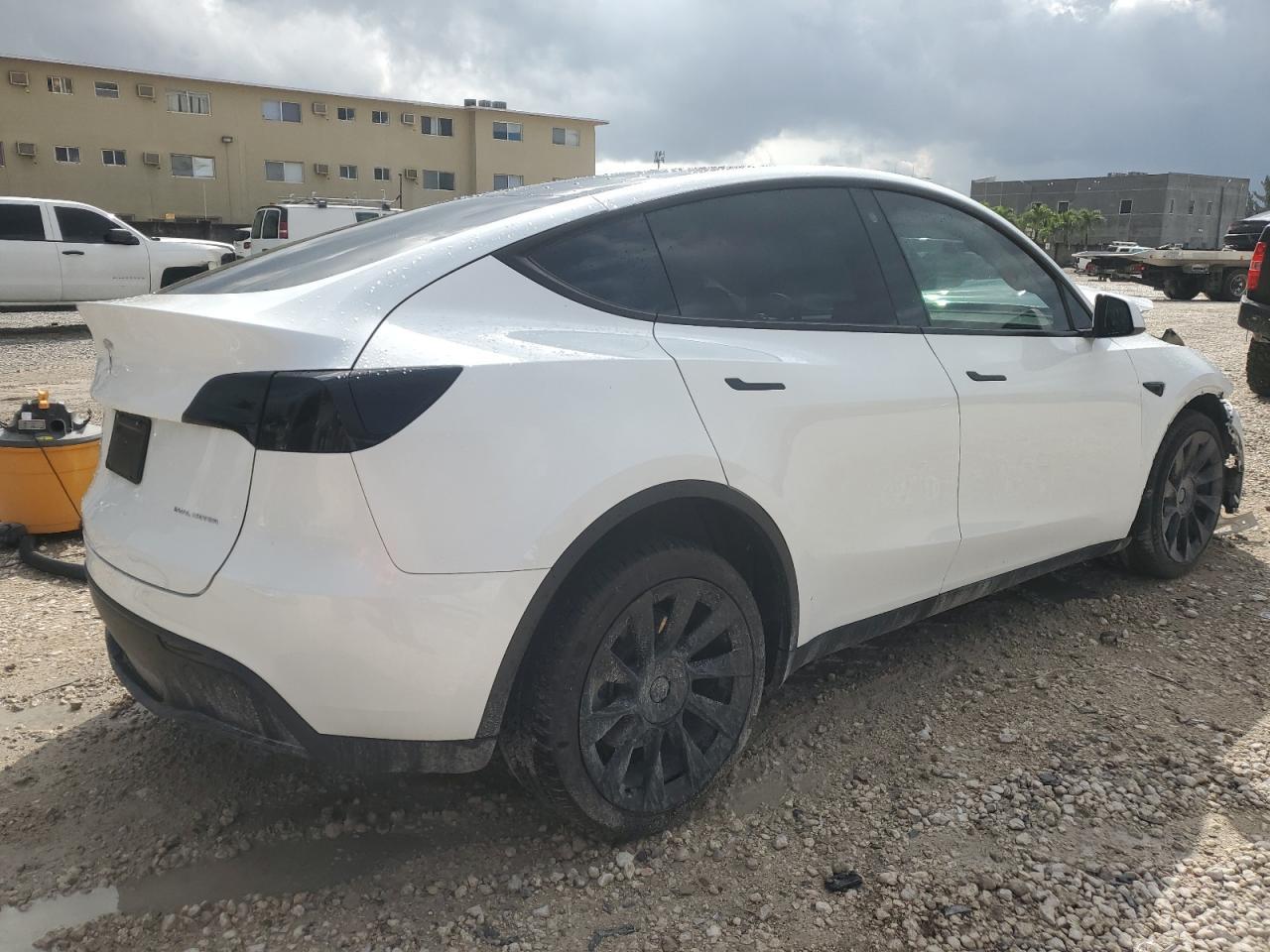 2023 TESLA MODEL Y - Фото 3