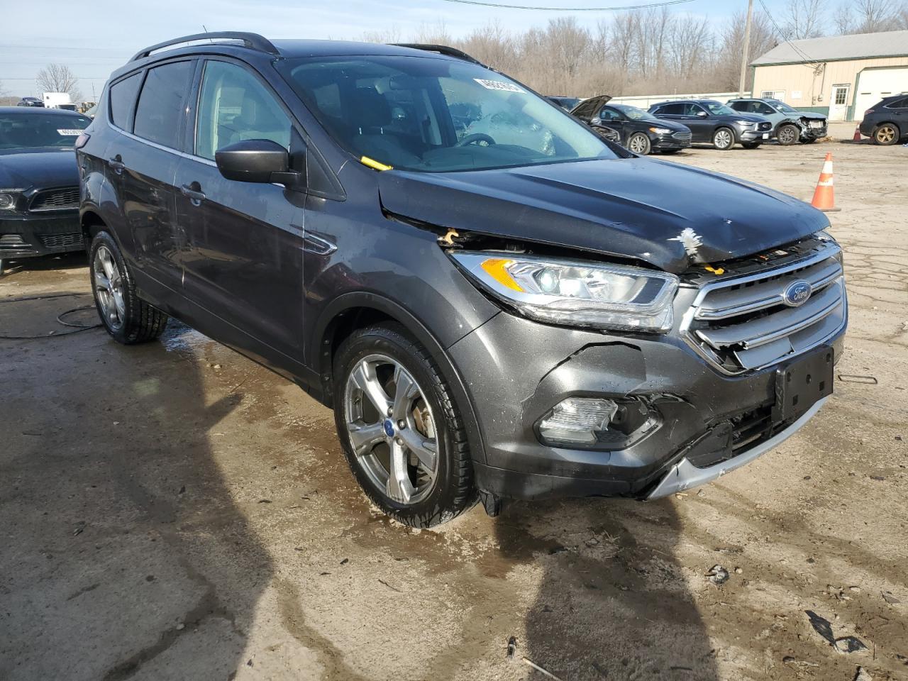 2017 FORD ESCAPE SE - Image 4