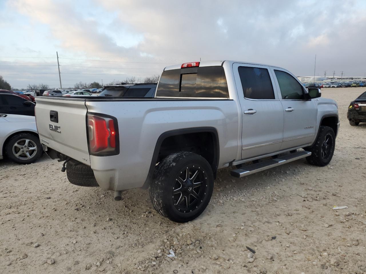 2018 GMC SIERRA K15 - Фото 3