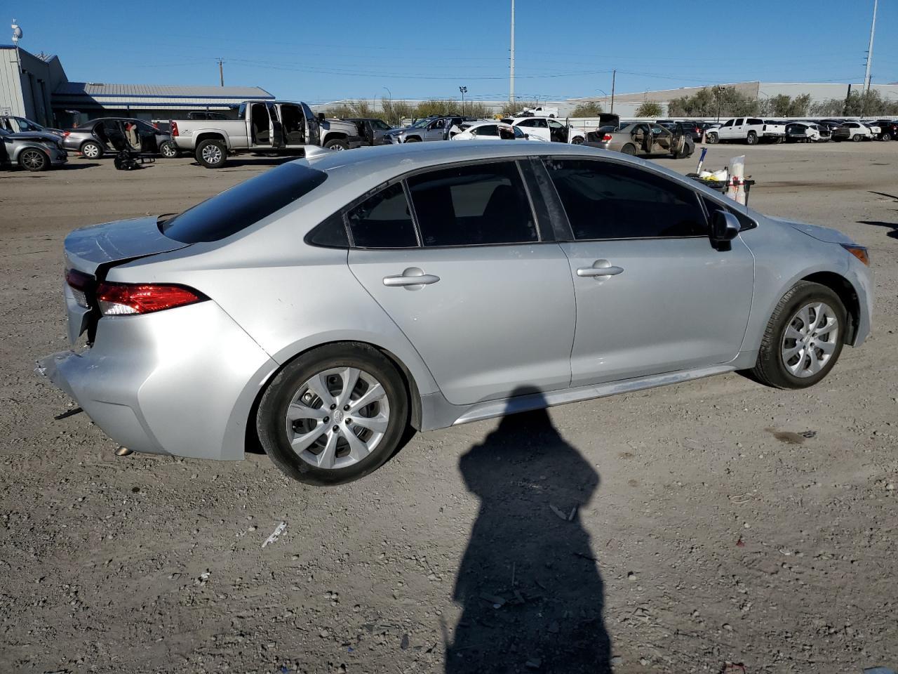 2022 TOYOTA COROLLA LE - Фото 3