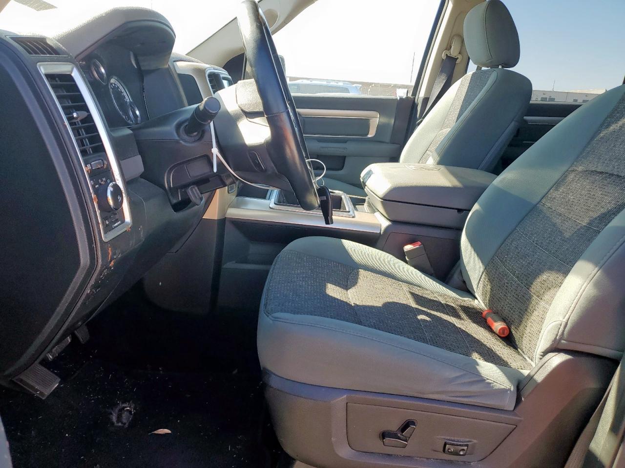 2015 RAM 1500 SLT - Image 7