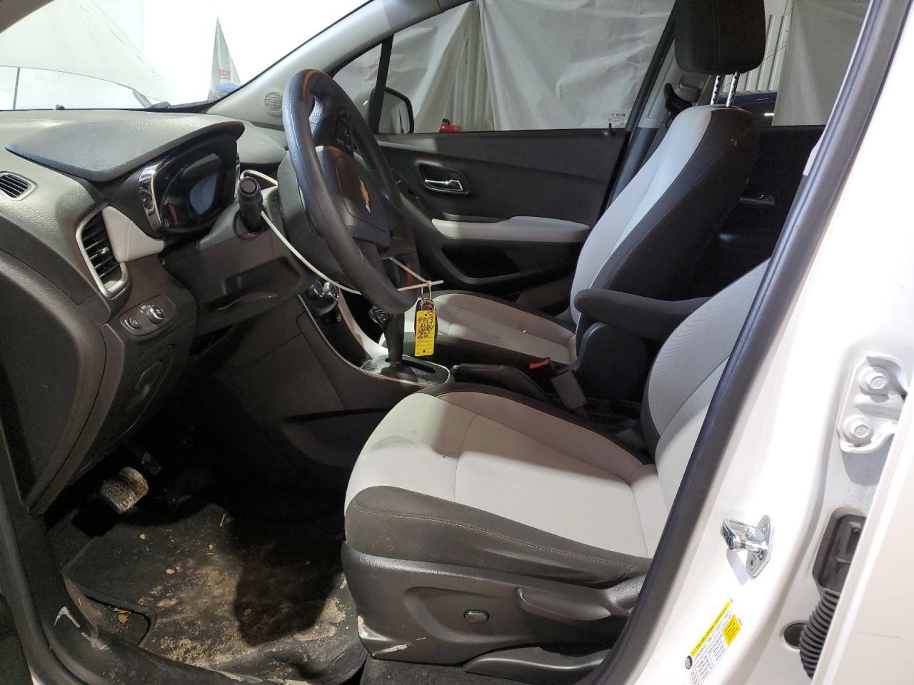 2021 CHEVROLET TRAX LS - Image 7