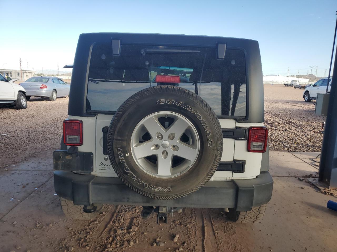 2017 JEEP WRANGLER U - Image 6
