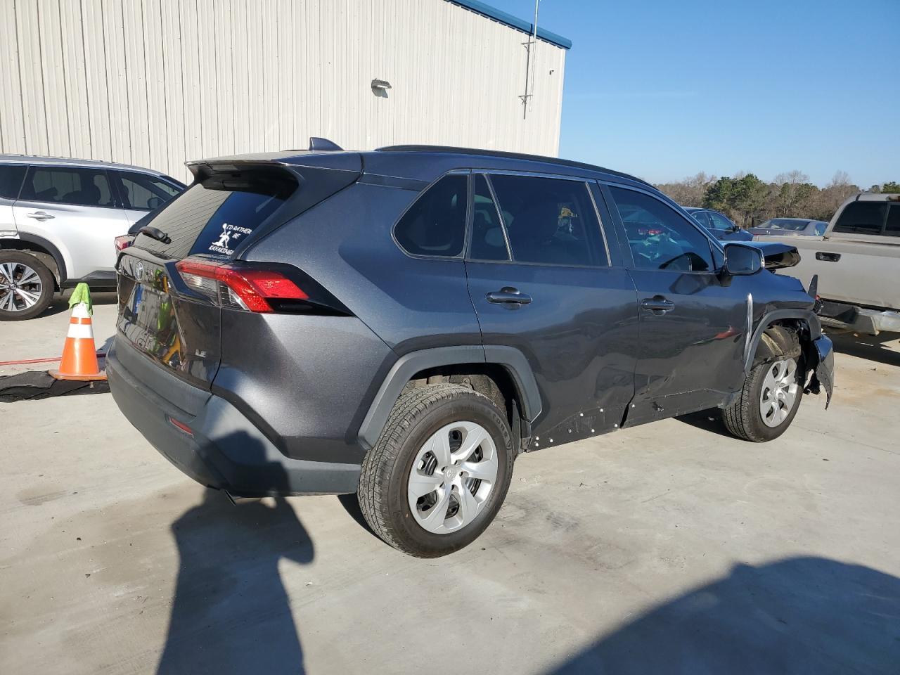 2021 TOYOTA RAV4 LE - Фото 3