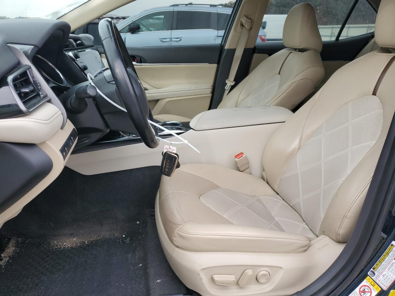 2019 TOYOTA CAMRY L - Image 7