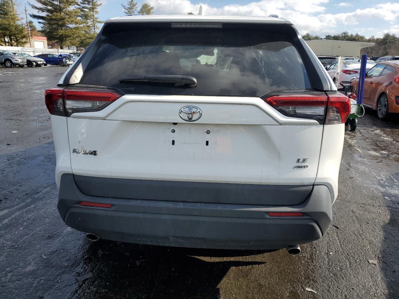 2021 TOYOTA RAV4 LE - Фото 6