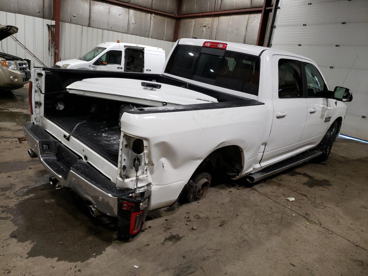 2017 RAM 1500 SPORT - Фото 3