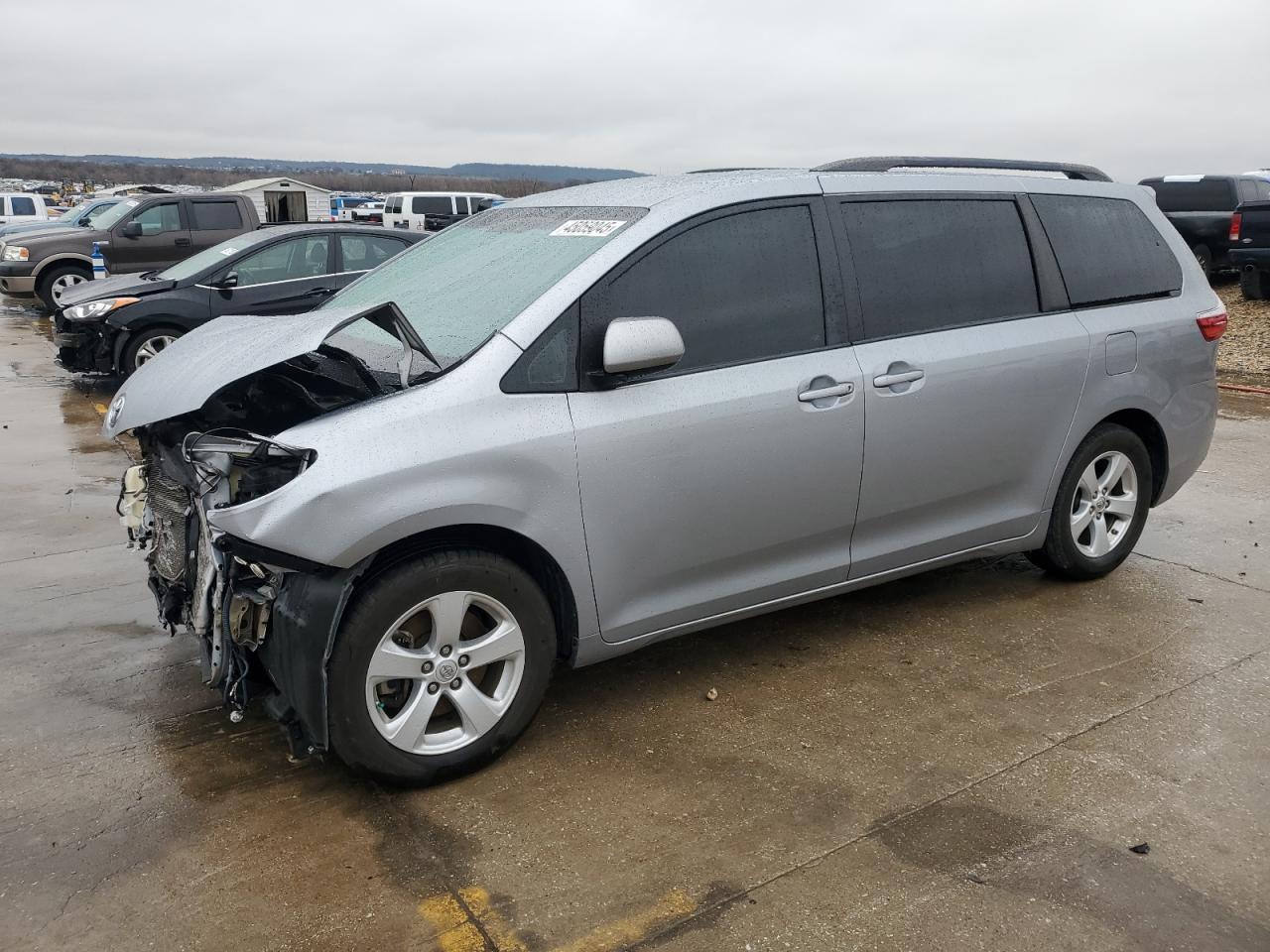 2015 TOYOTA SIENNA LE