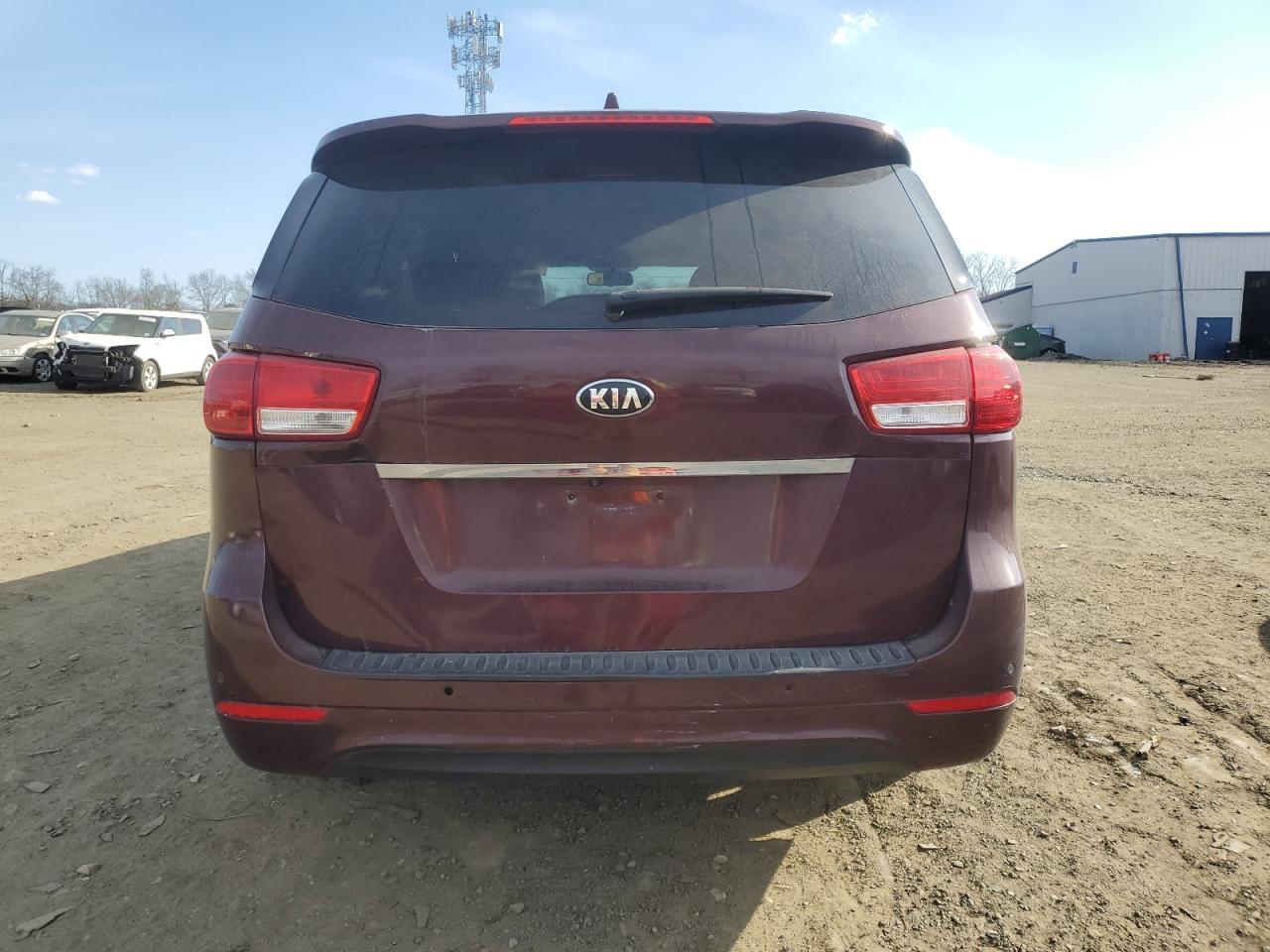 2017 KIA SEDONA LX - Image 6