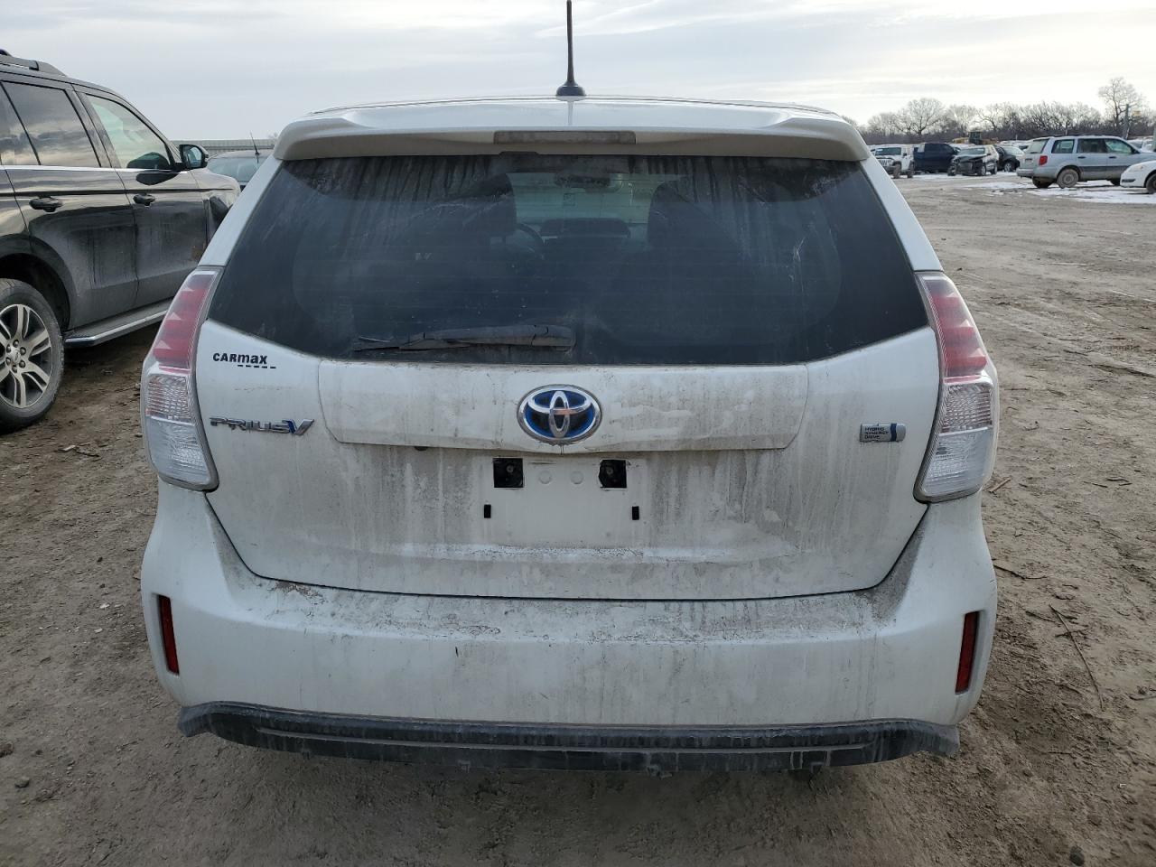2016 TOYOTA PRIUS V - Image 6