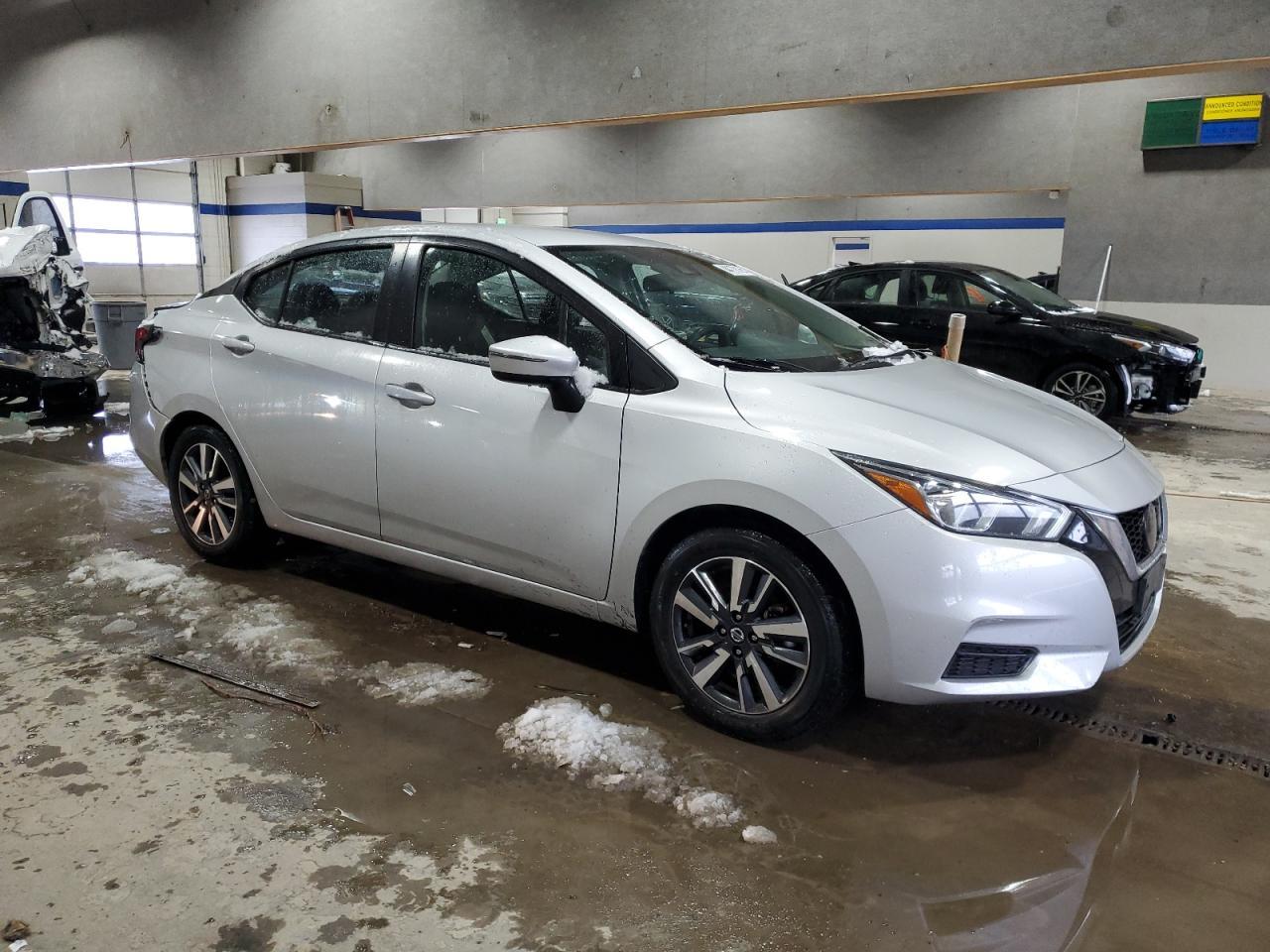 2021 NISSAN VERSA SV - Фото 4