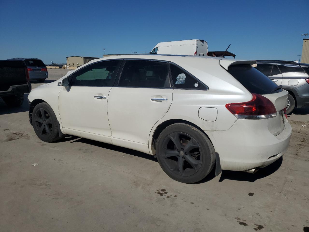 2013 TOYOTA VENZA LE - Image 2