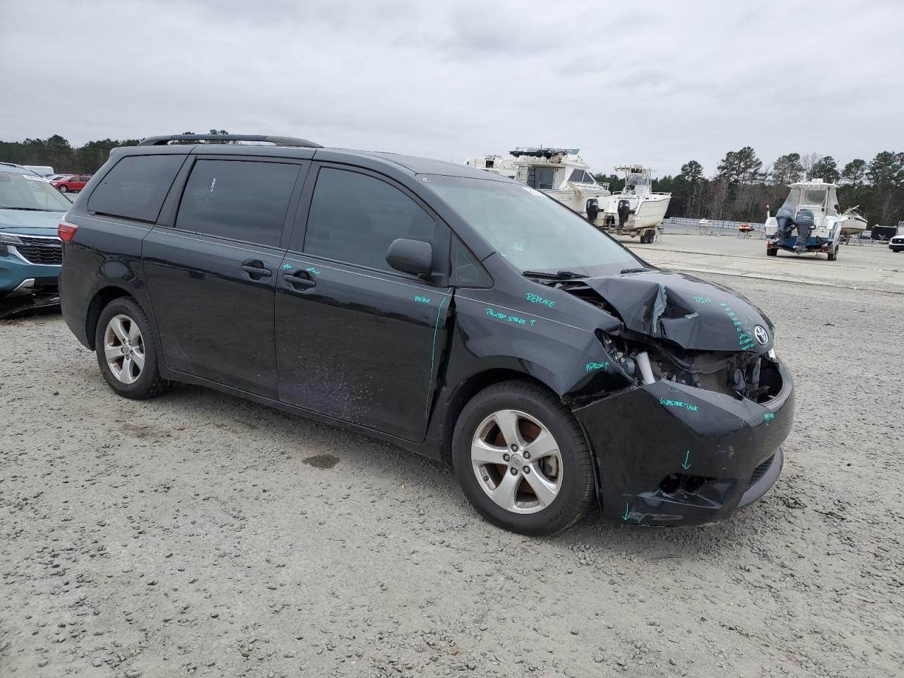 2015 TOYOTA SIENNA LE - Фото 4
