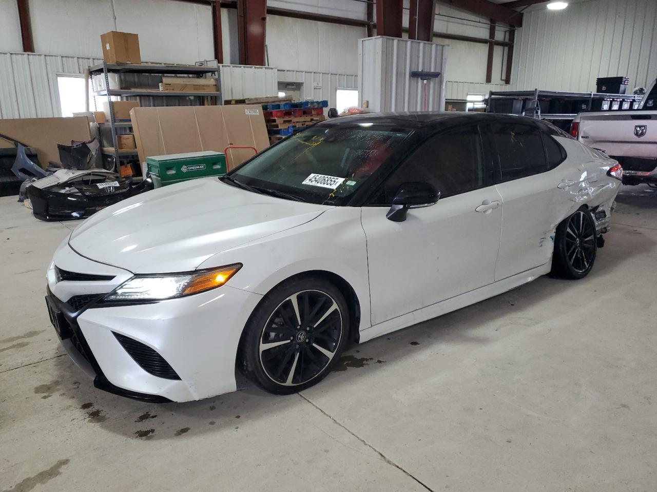 2019 TOYOTA CAMRY XSE