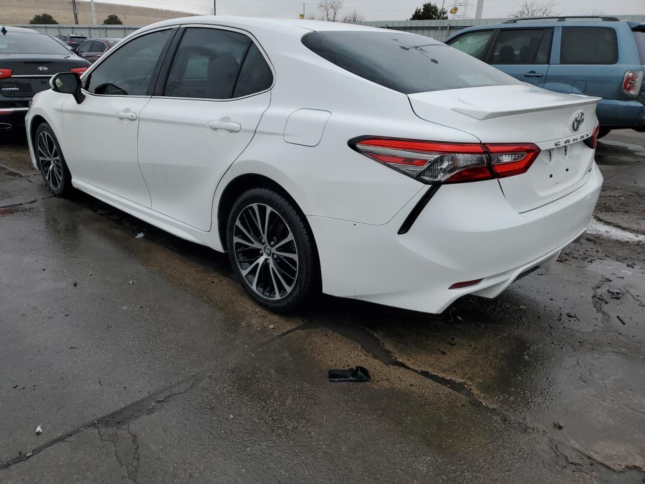 2018 TOYOTA CAMRY L - Фото 2