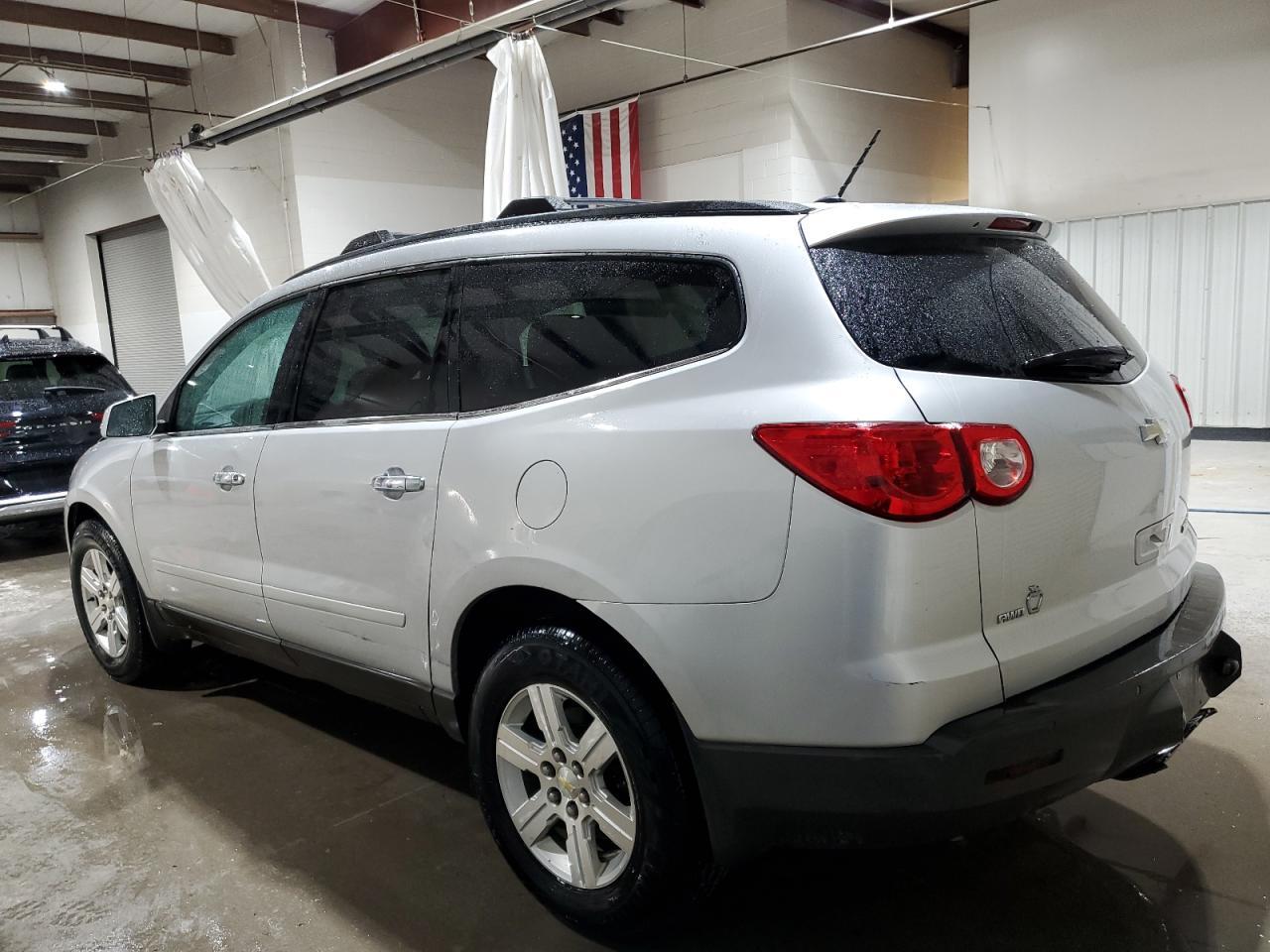 2012 CHEVROLET TRAVERSE L - Image 2