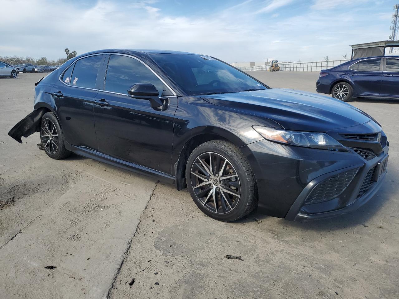 2021 TOYOTA CAMRY SE - Фото 4