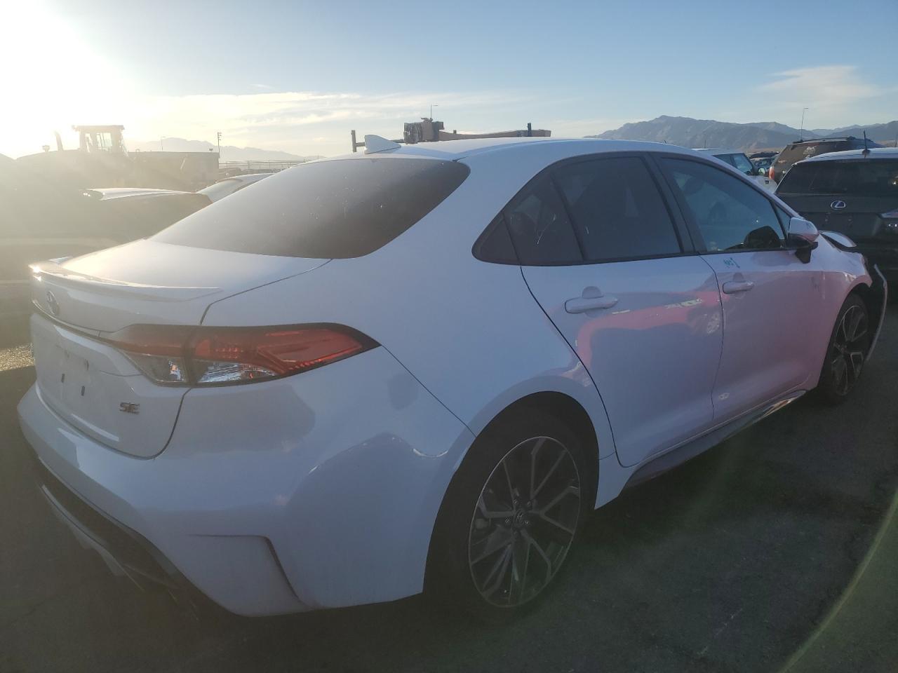 2020 TOYOTA COROLLA SE - Фото 3