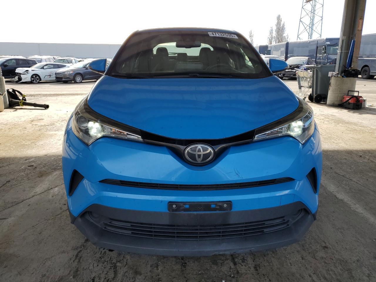 2019 TOYOTA C-HR XLE - Image 5