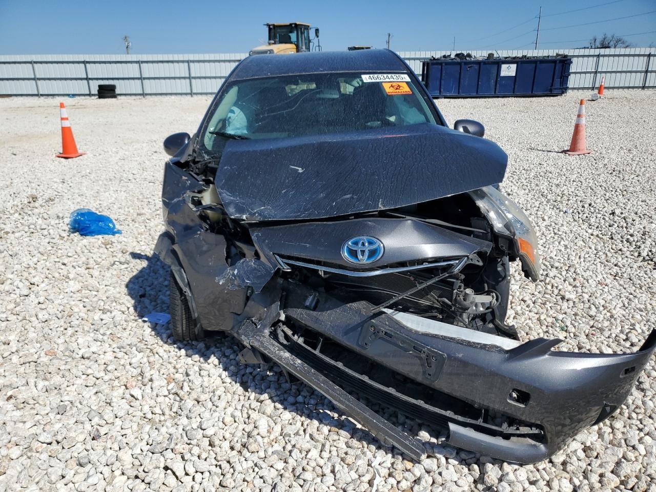 2013 TOYOTA PRIUS V - Image 5